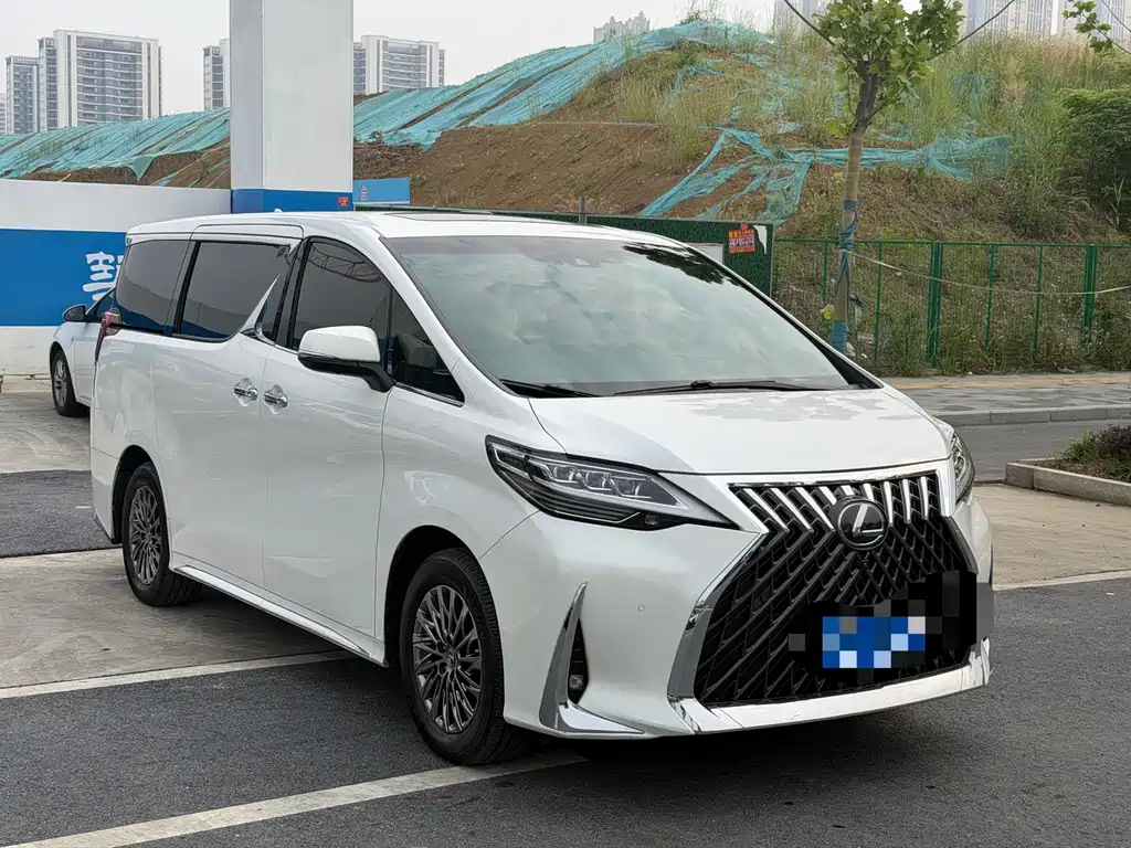 Lexus LM 2020 300h мест