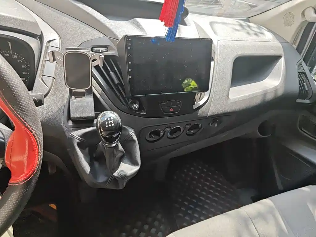 Ford Transit — миниатюра 6