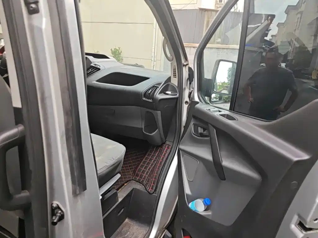 Ford Transit — миниатюра 18