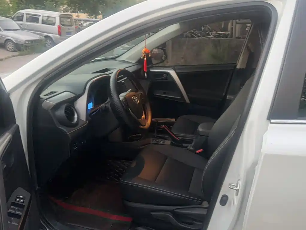 Toyota RAV4 — миниатюра 13