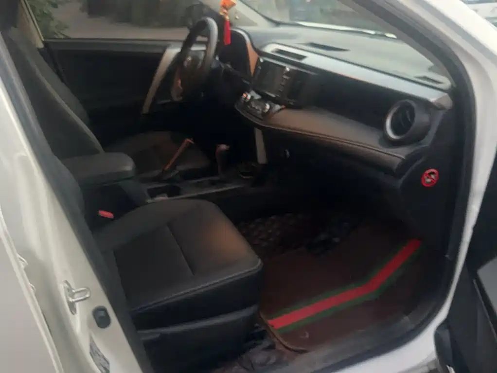 Toyota RAV4 — миниатюра 15