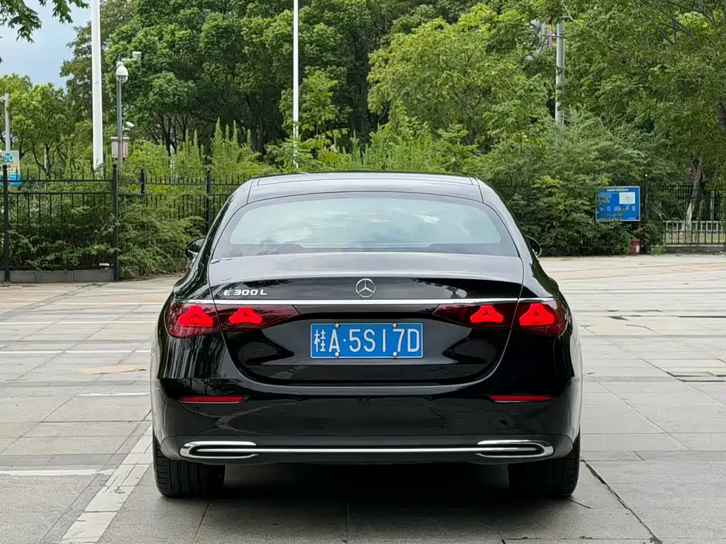 Mercedes-Benz E-Class — миниатюра 3