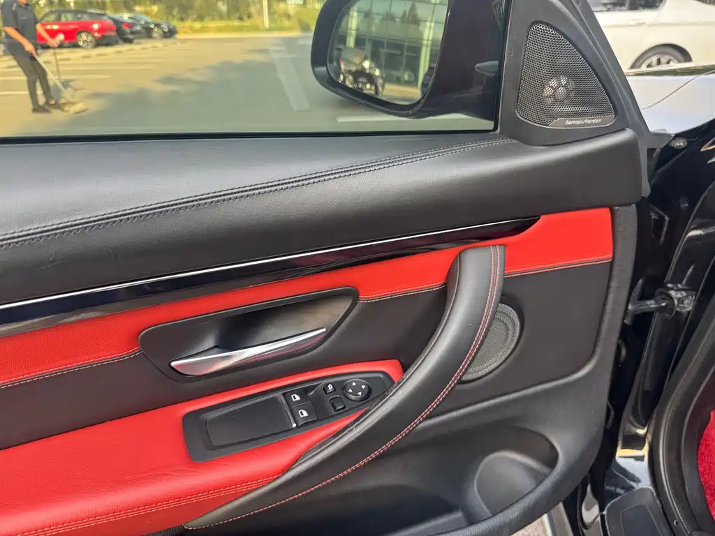BMW M4 — миниатюра 8