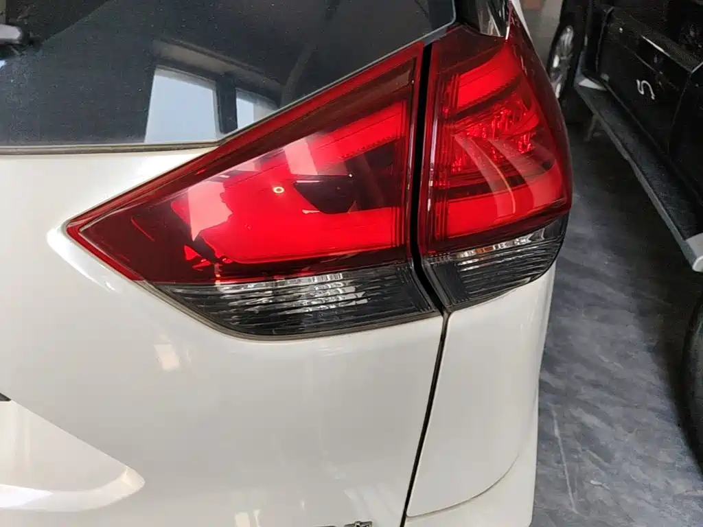 Nissan X-Trail — миниатюра 8