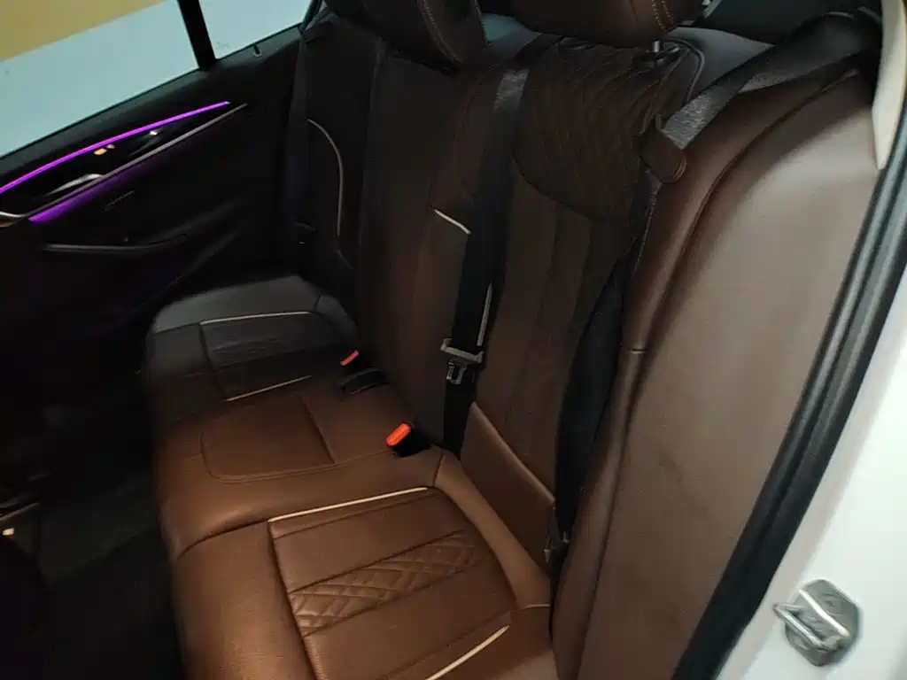 BMW 5 Series — миниатюра 17