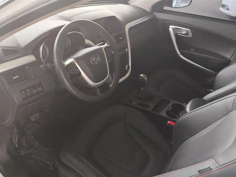 Bestune X80 2013 2.0L MT Luxury