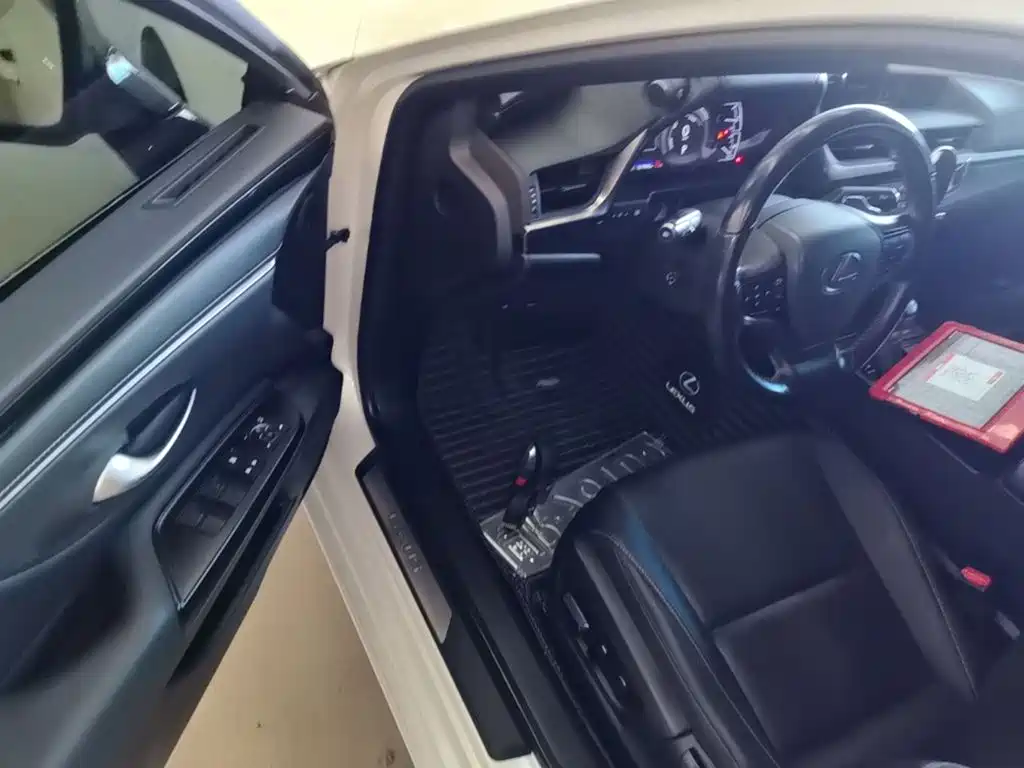 Lexus ES — миниатюра 16