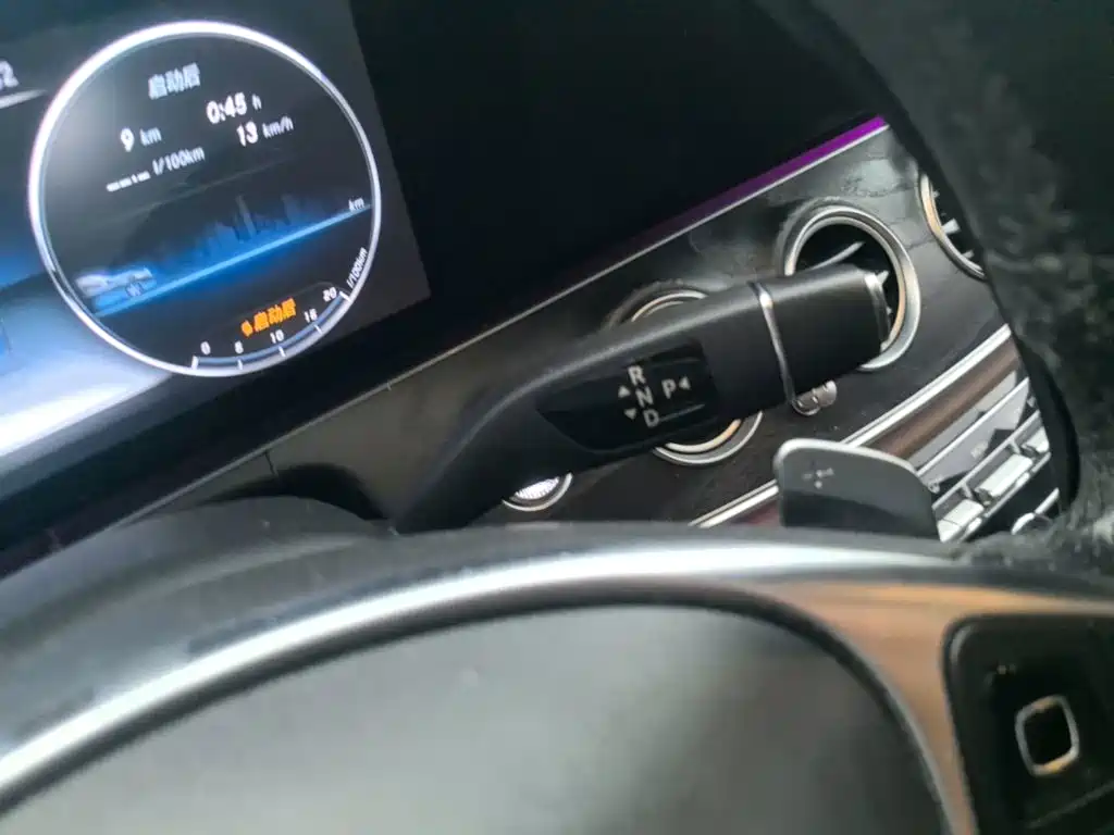 Mercedes-Benz E-Class — миниатюра 14
