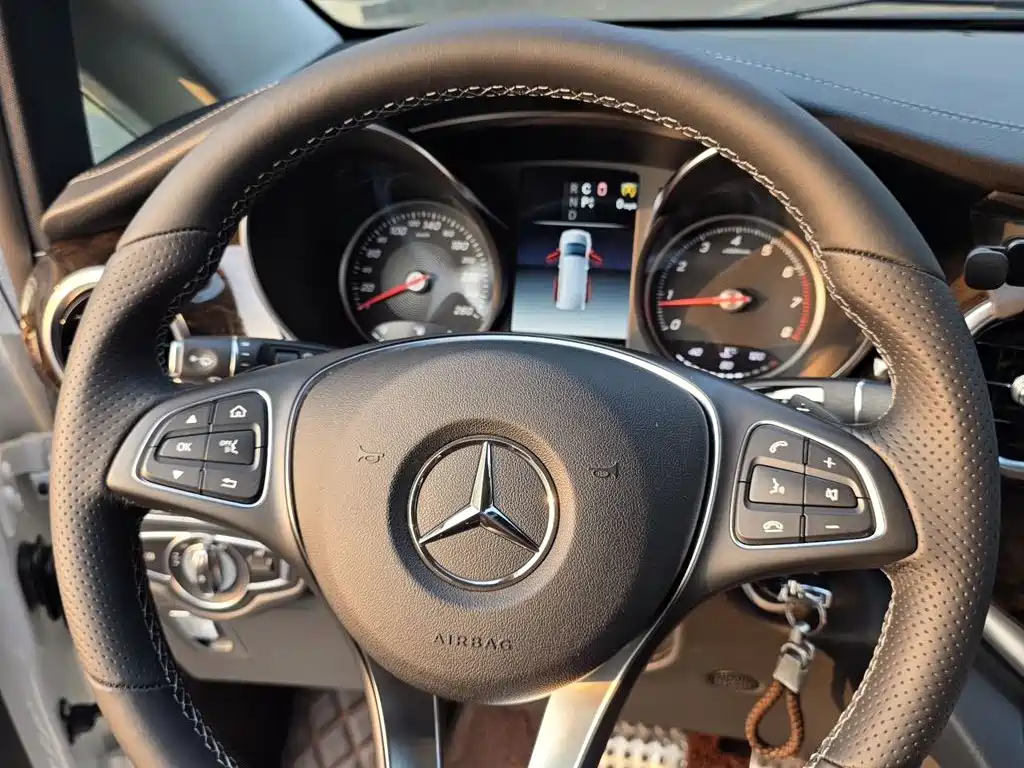 Mercedes-Benz V-Class — миниатюра 5