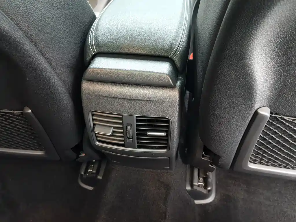 Mercedes-Benz GLA — миниатюра 7