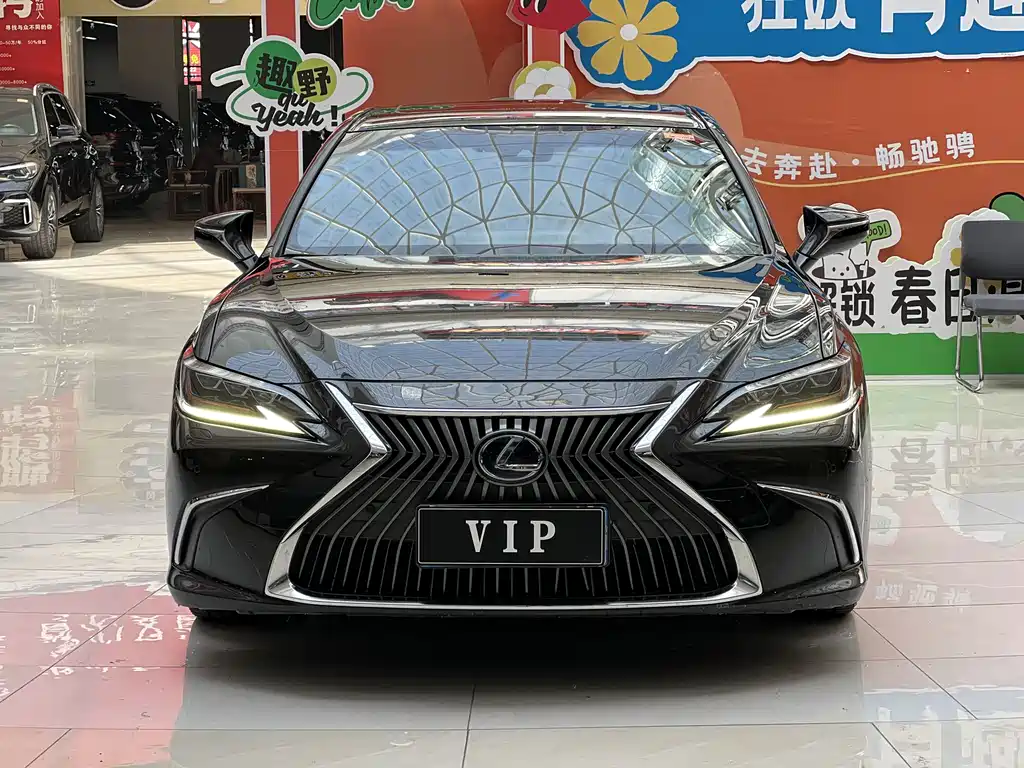 Lexus ES 2018 300h Premium V