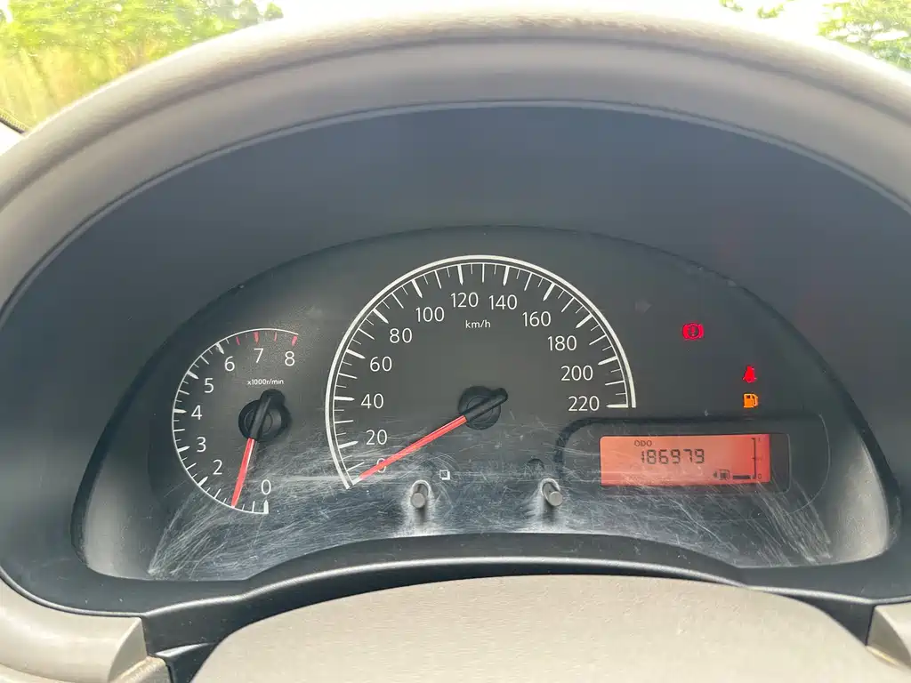 Nissan Sunny — миниатюра 15