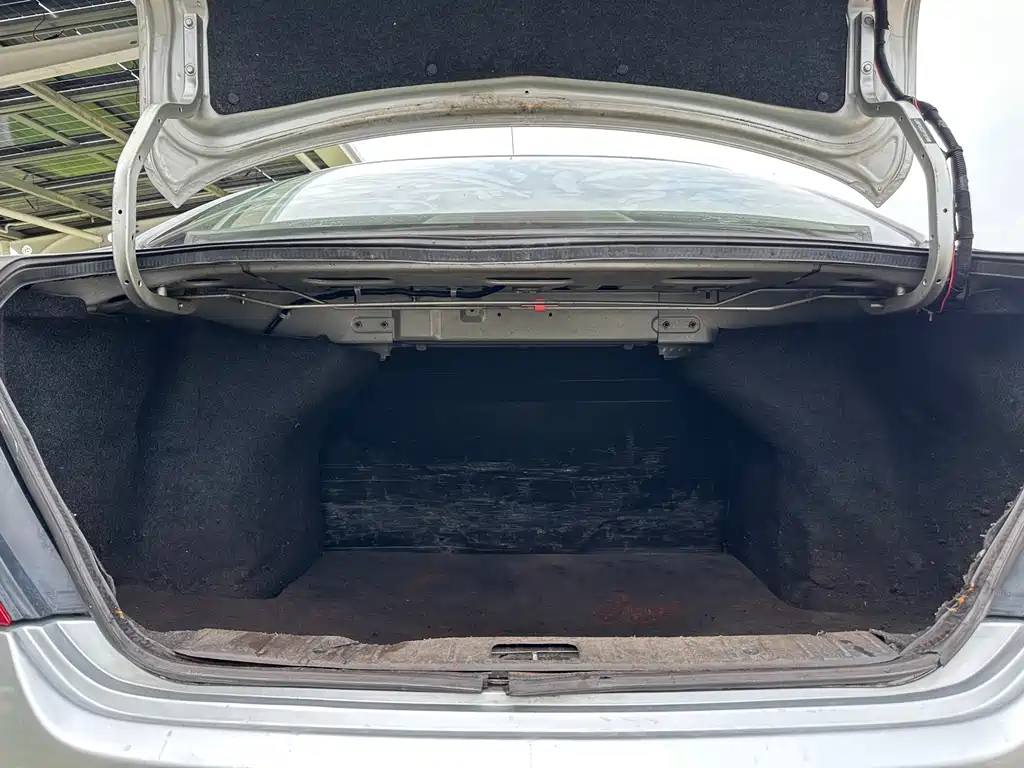 Nissan Sunny — миниатюра 8