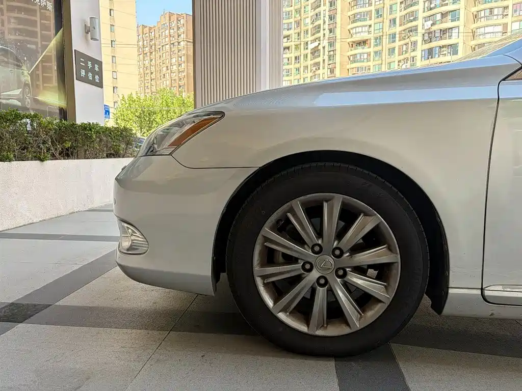 Lexus ES — миниатюра 11