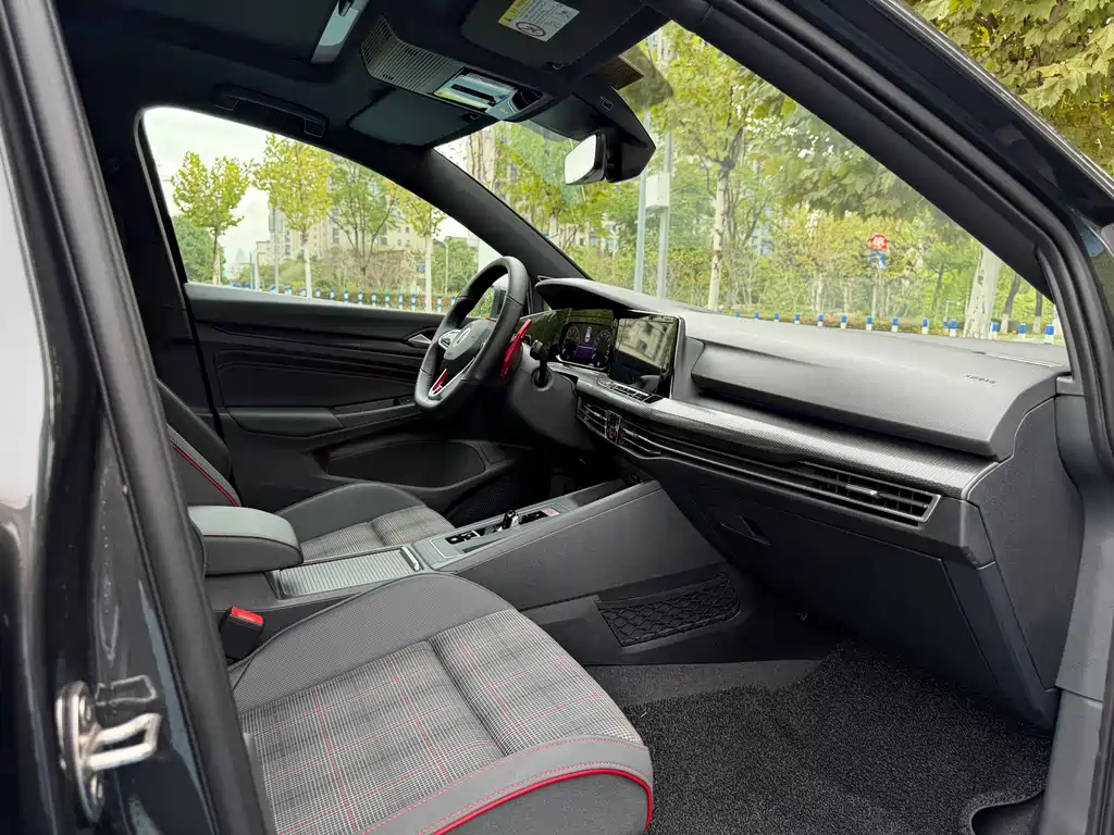 Volkswagen Golf GTI — миниатюра 12