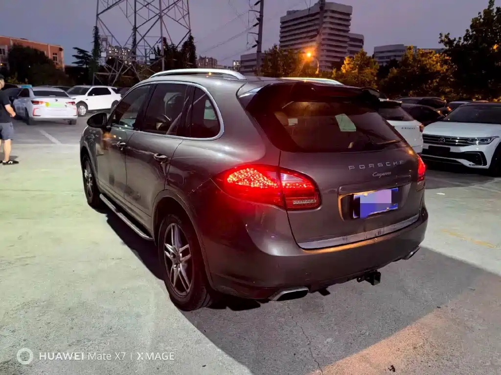 Porsche Cayenne — миниатюра 7