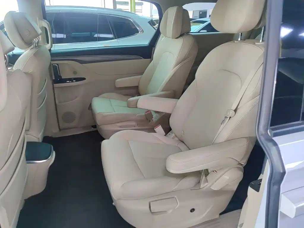 Buick GL8 Hybrid — миниатюра 17