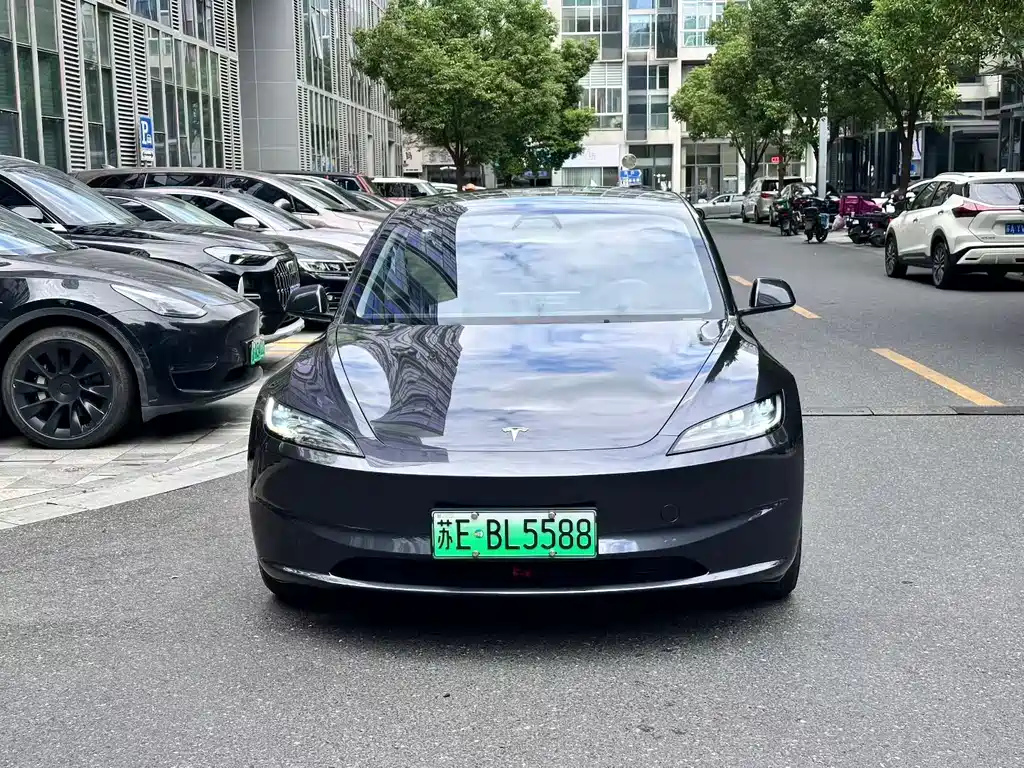 Tesla Model 3 — миниатюра 2