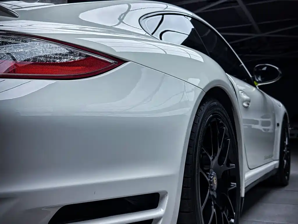 Porsche 911 2010 Turbo S Edition 918 Spyder
