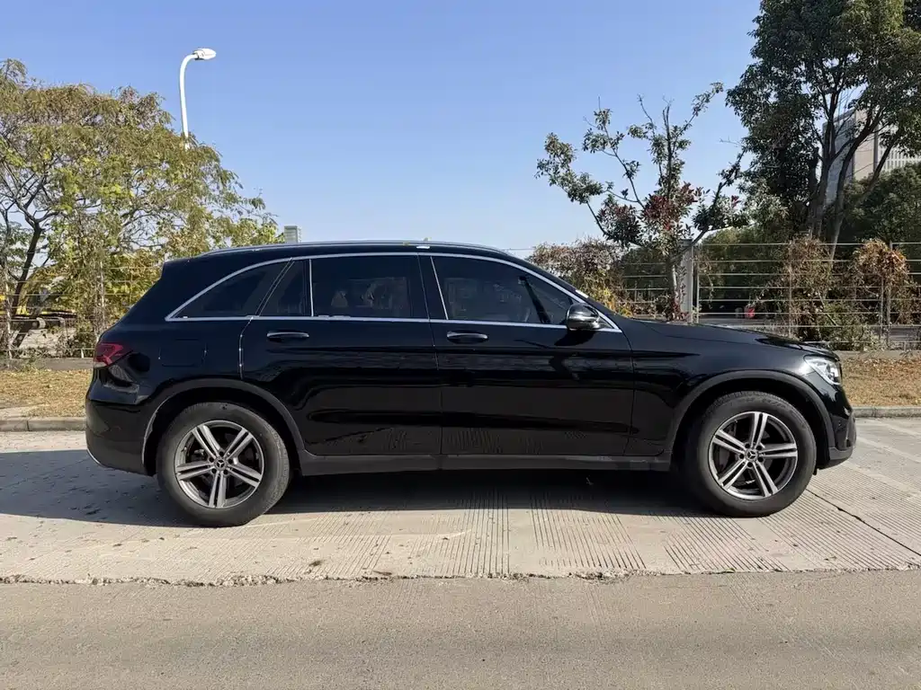MERCEDES-BENZ GLC