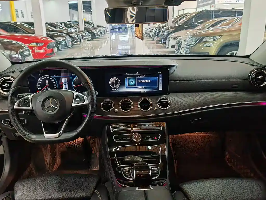 Mercedes-Benz E-Class — миниатюра 2