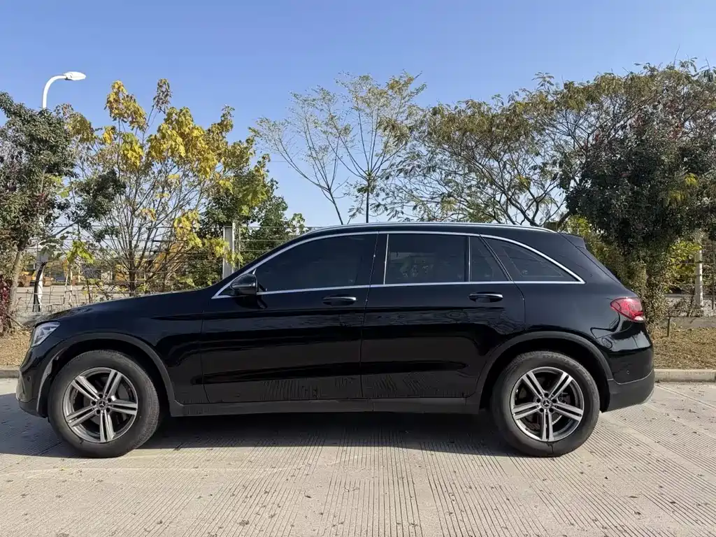 MERCEDES-BENZ GLC