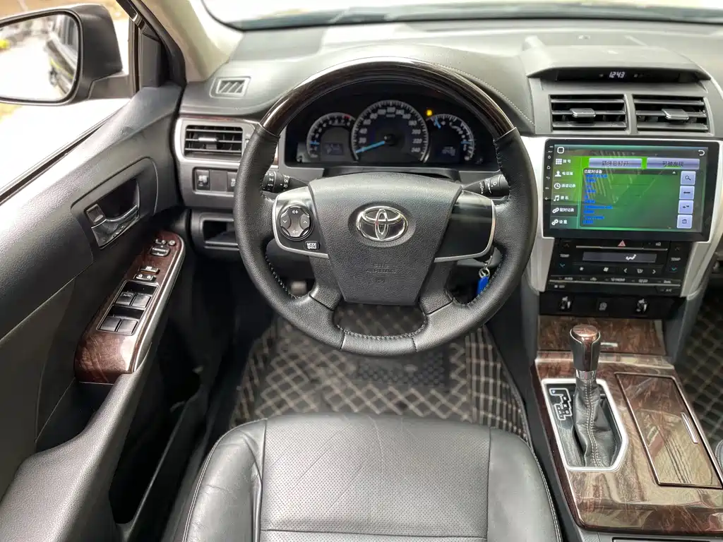 TOYOTA CAMRY