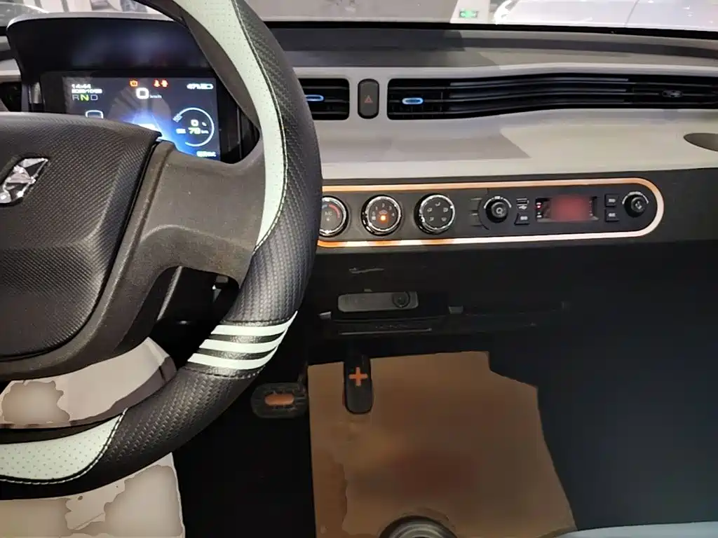 Wuling MINIEV — миниатюра 10