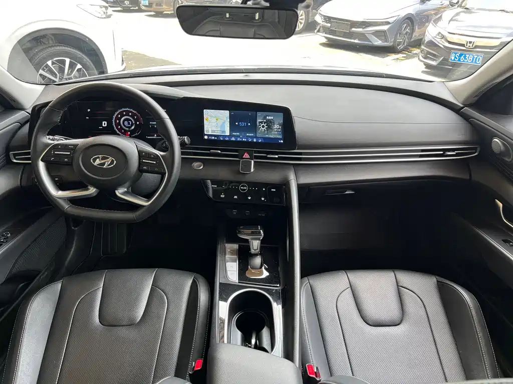 Hyundai Elantra — миниатюра 6