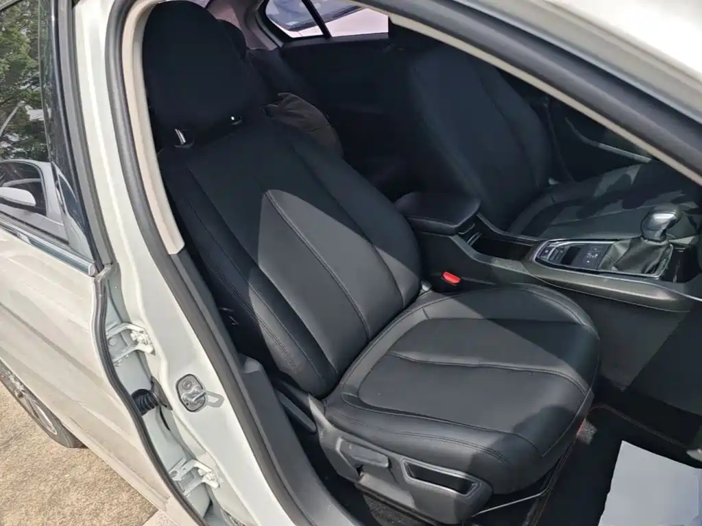 Peugeot 408 — миниатюра 25