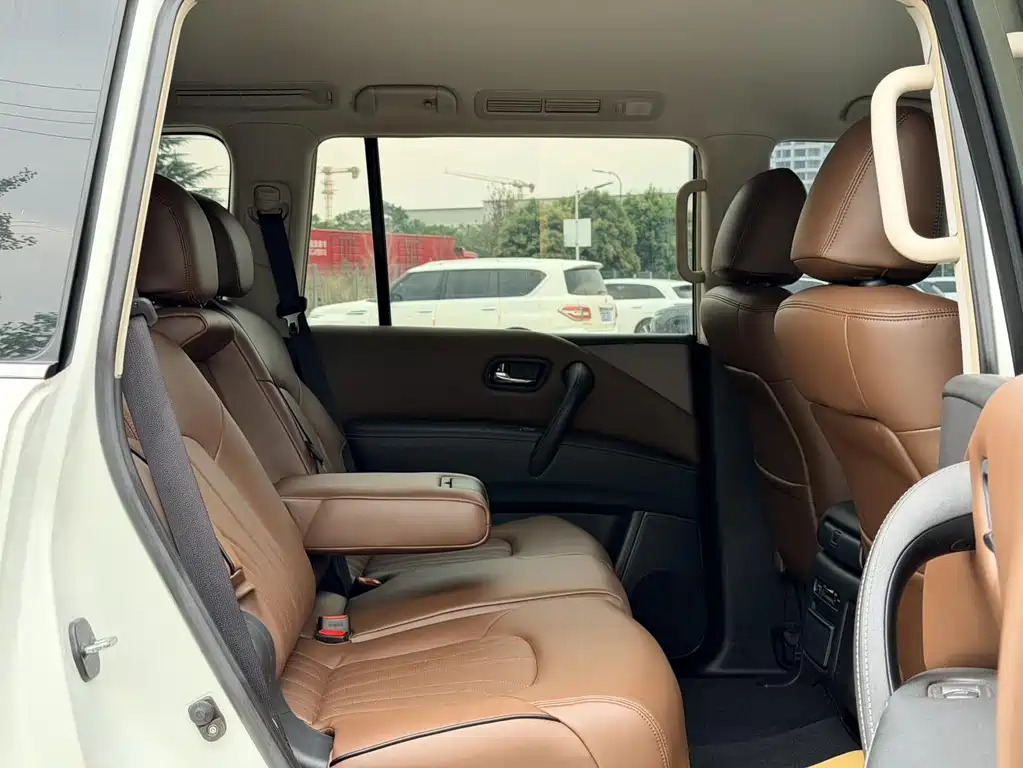 Nissan Patrol — миниатюра 4