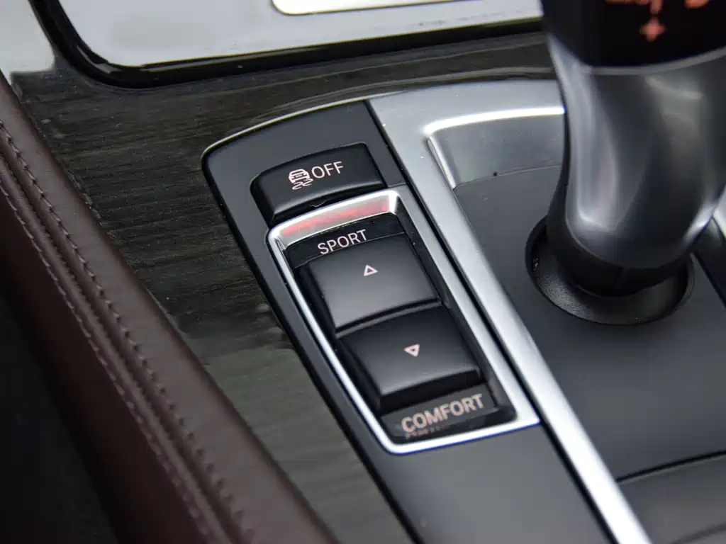 BMW 5 Series — миниатюра 17