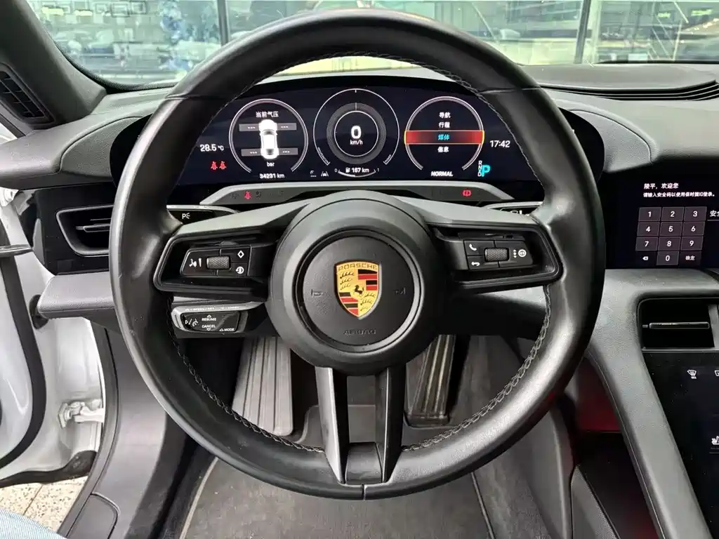 Porsche Taycan — миниатюра 7