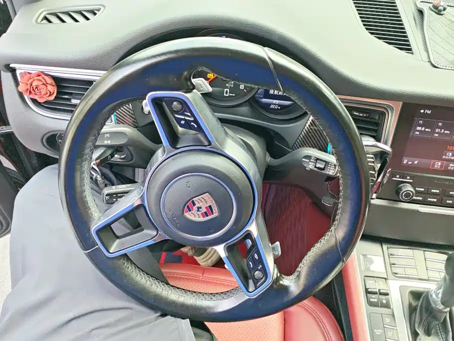 Porsche Macan — миниатюра 14