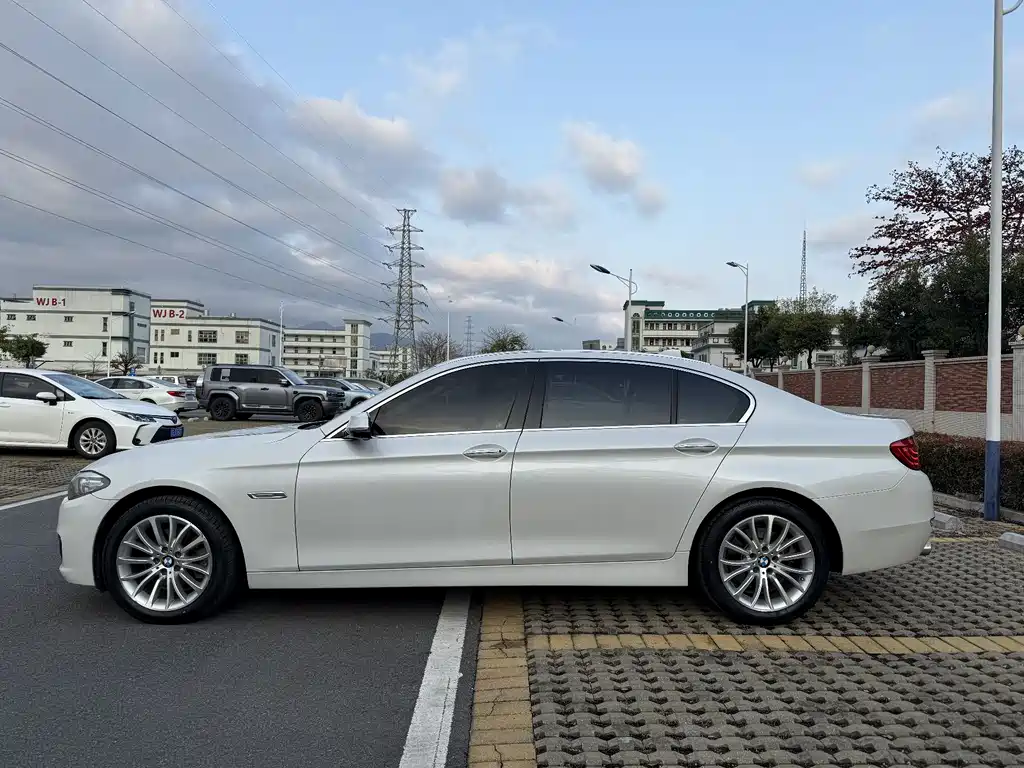 BMW 5 SERIES