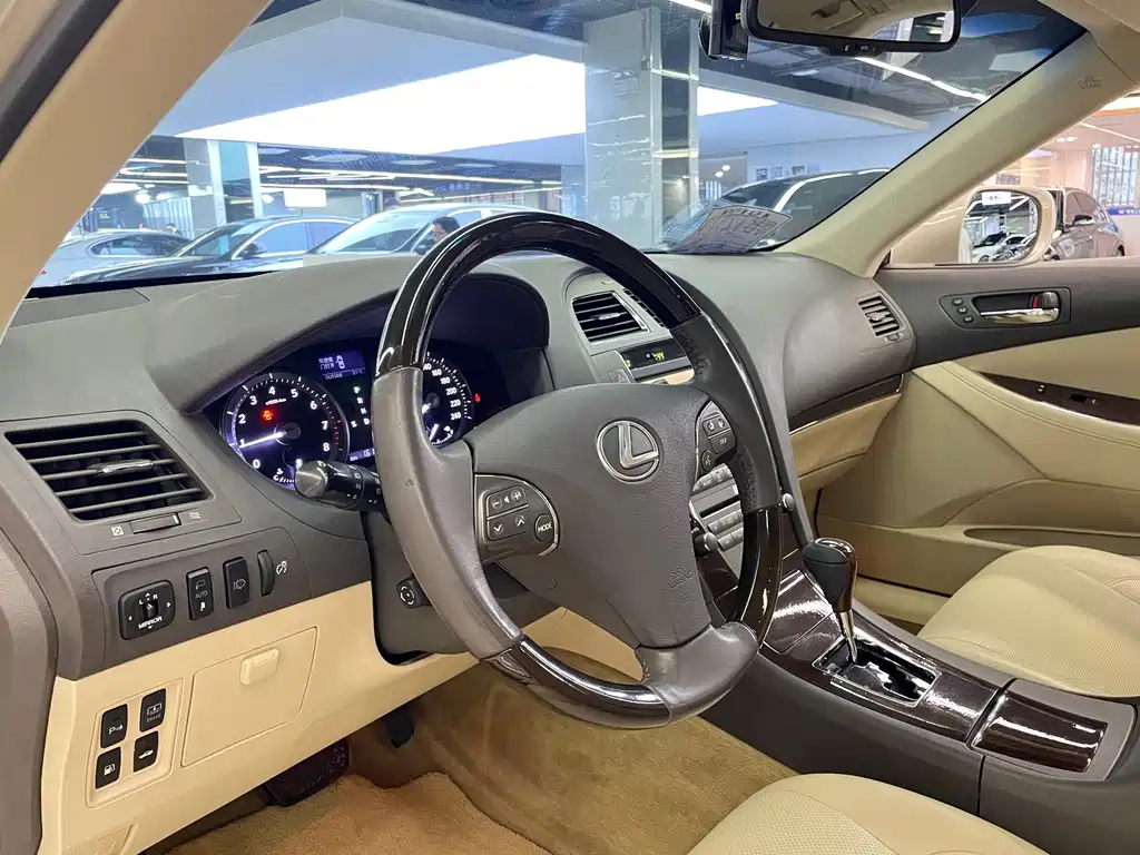 Lexus ES — миниатюра 14