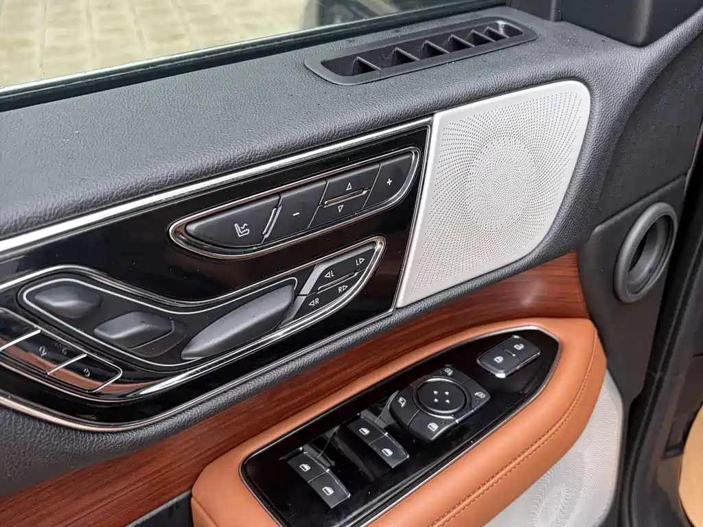 Lincoln Navigator — миниатюра 9