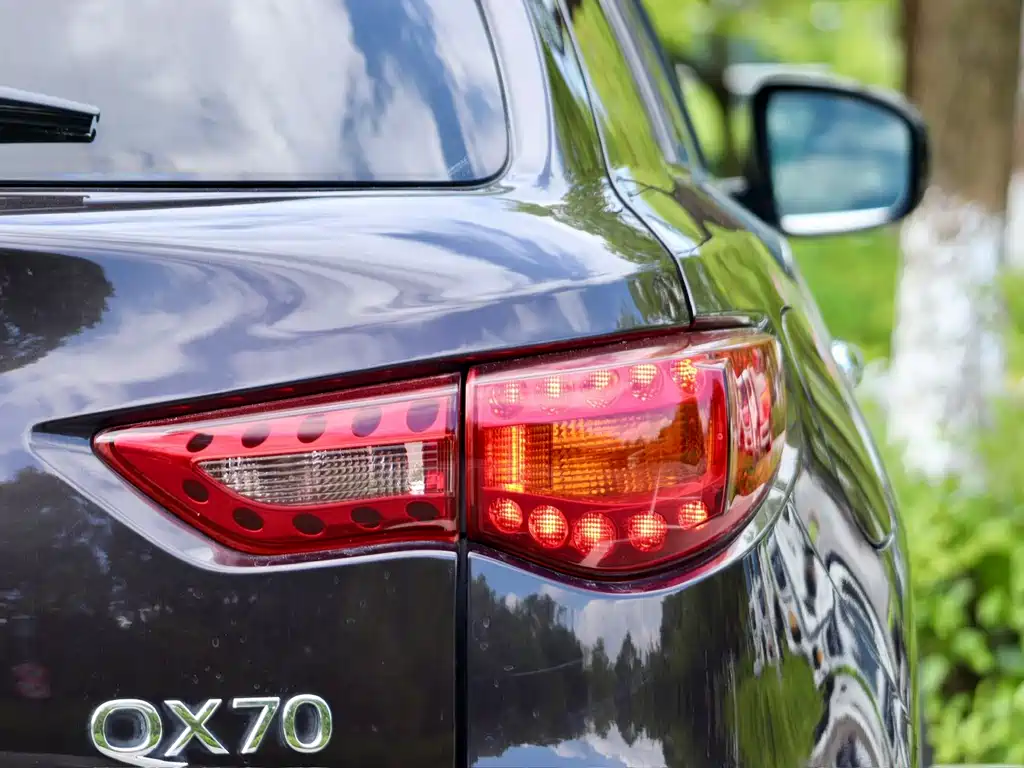 Infiniti QX70 — миниатюра 7