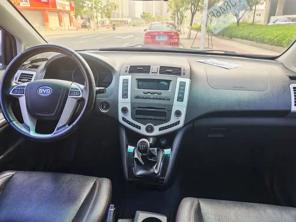 BYD S6 2014 2.0L MT Luxury 7 мест