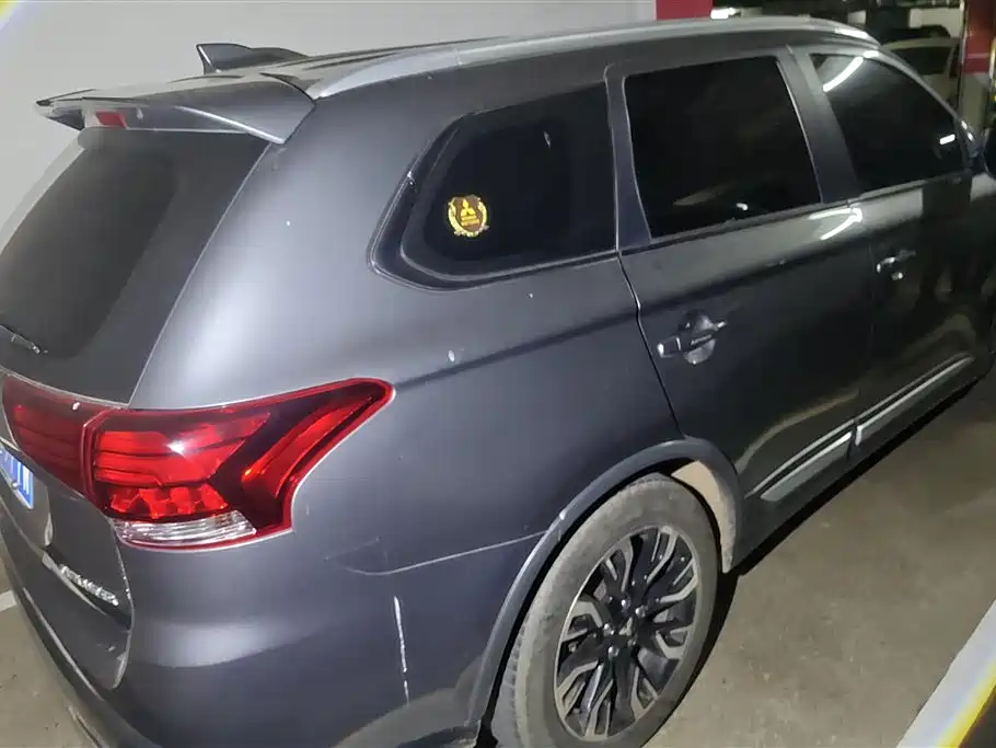 MITSUBISHI OUTLANDER