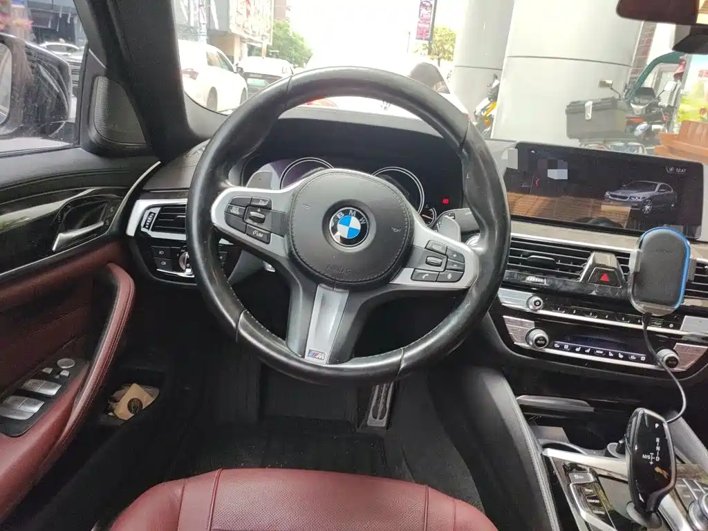 BMW 5 Series — миниатюра 3