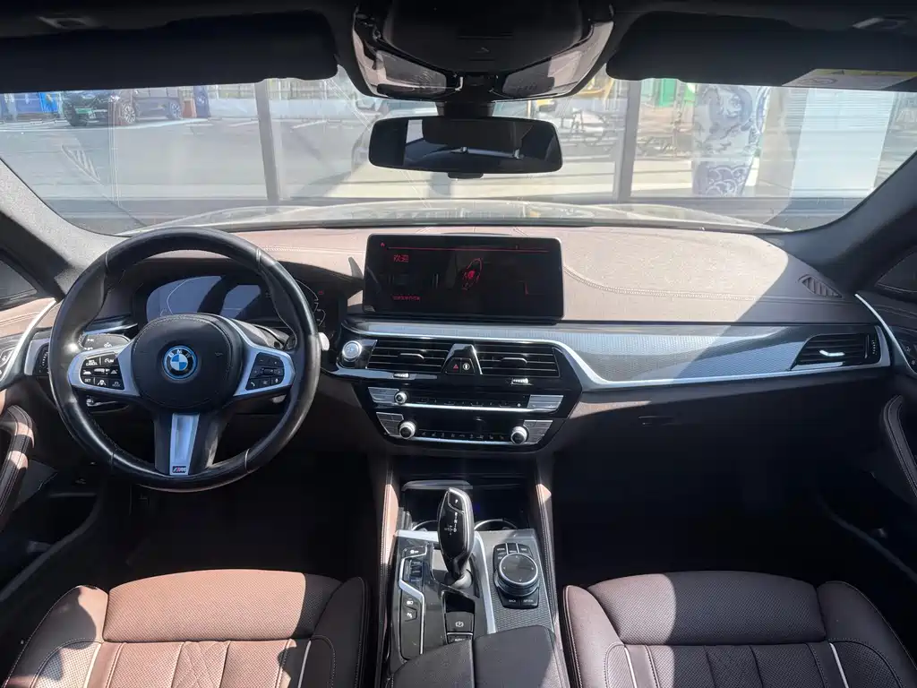 BMW 5 Series New Energy — миниатюра 12