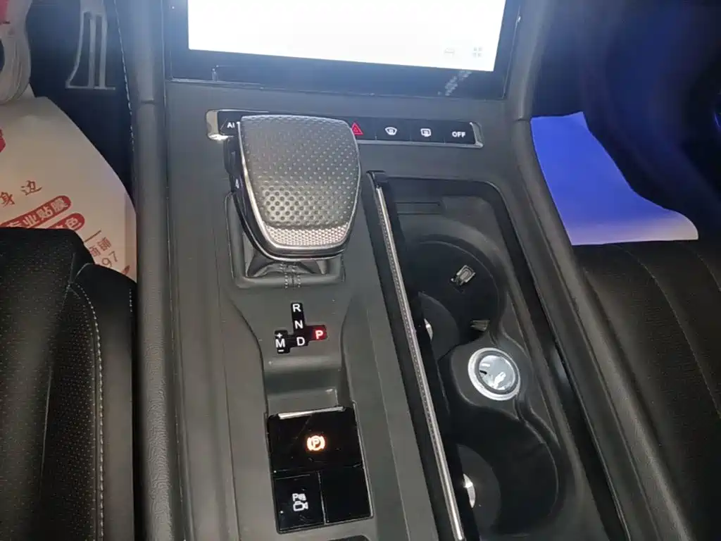 Hongqi Hongqi H5 — миниатюра 14
