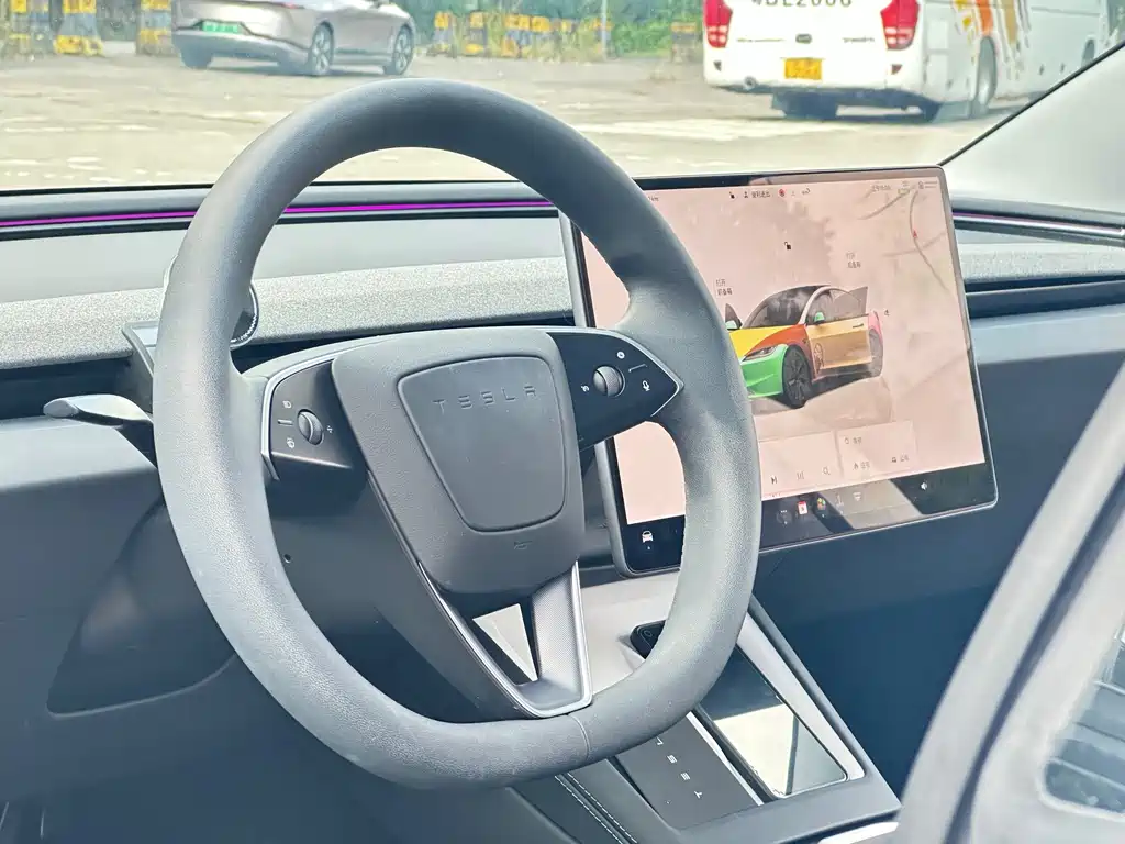 Tesla Model 3 — миниатюра 10