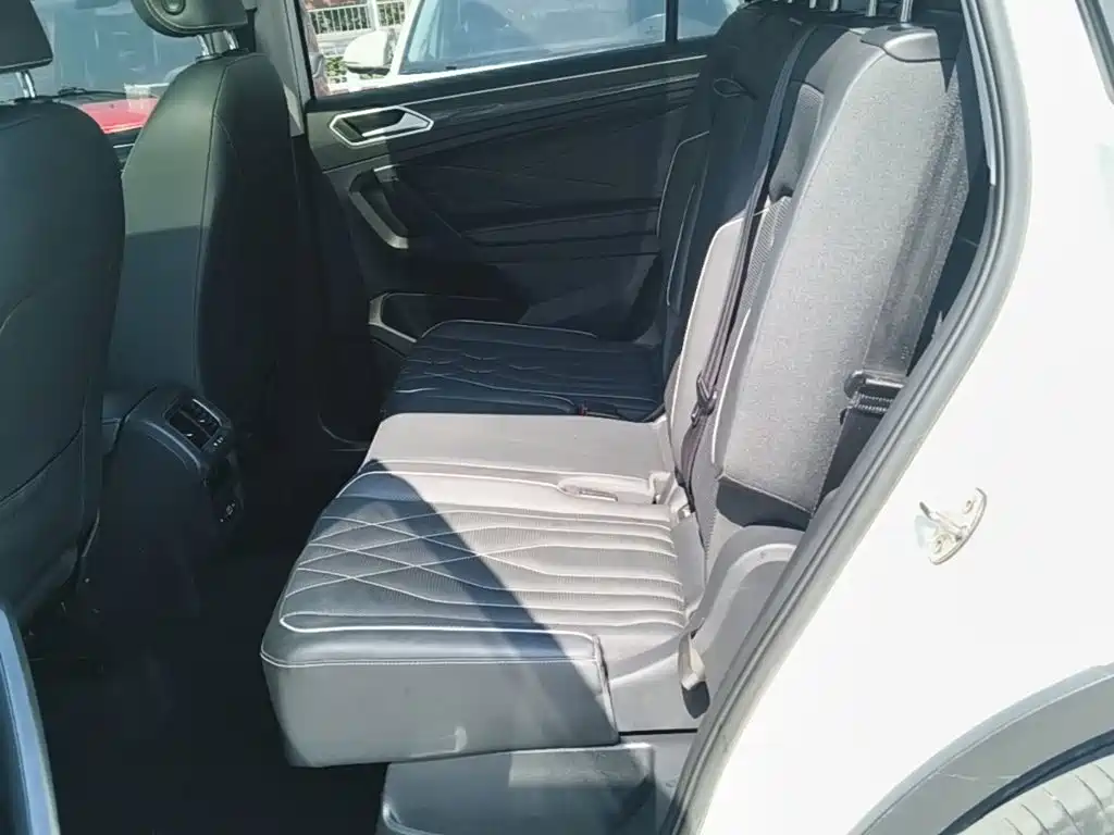 Volkswagen Tiguan L — миниатюра 17
