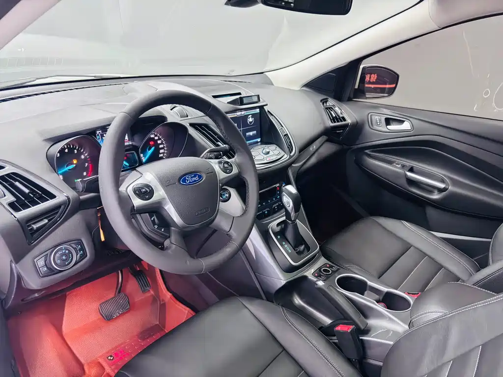 Ford Kuga — миниатюра 28