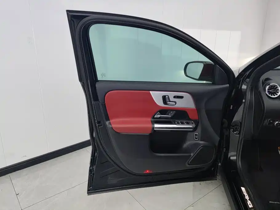 Mercedes-Benz GLA AMG — миниатюра 7
