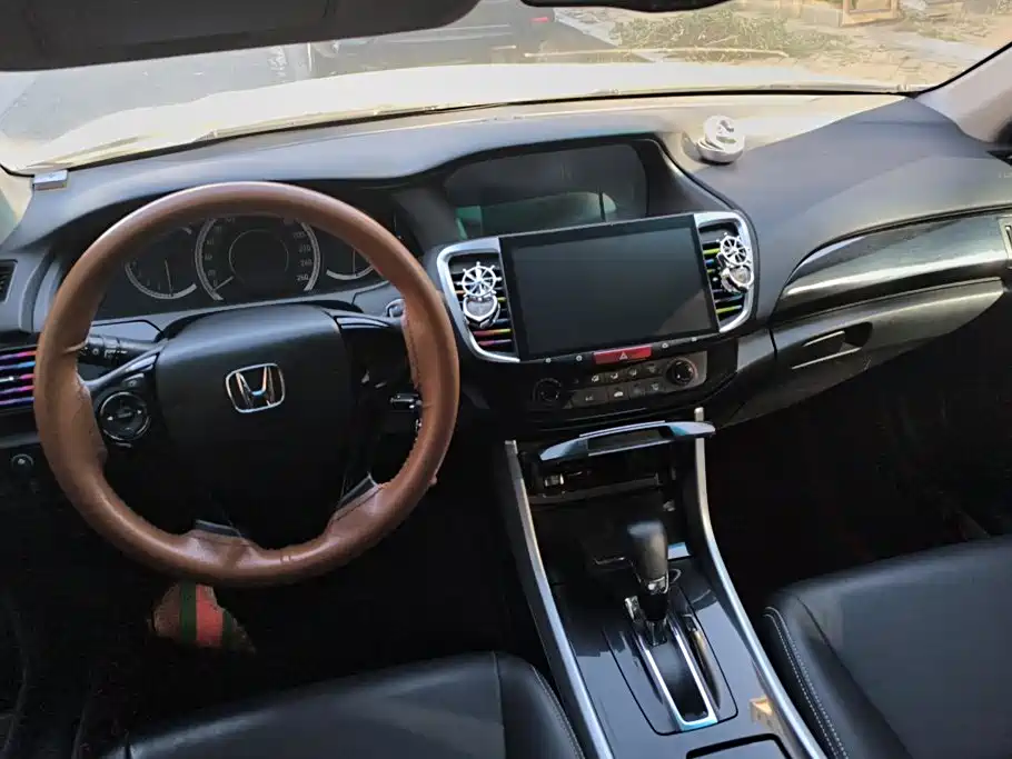 Honda Accord — миниатюра 12