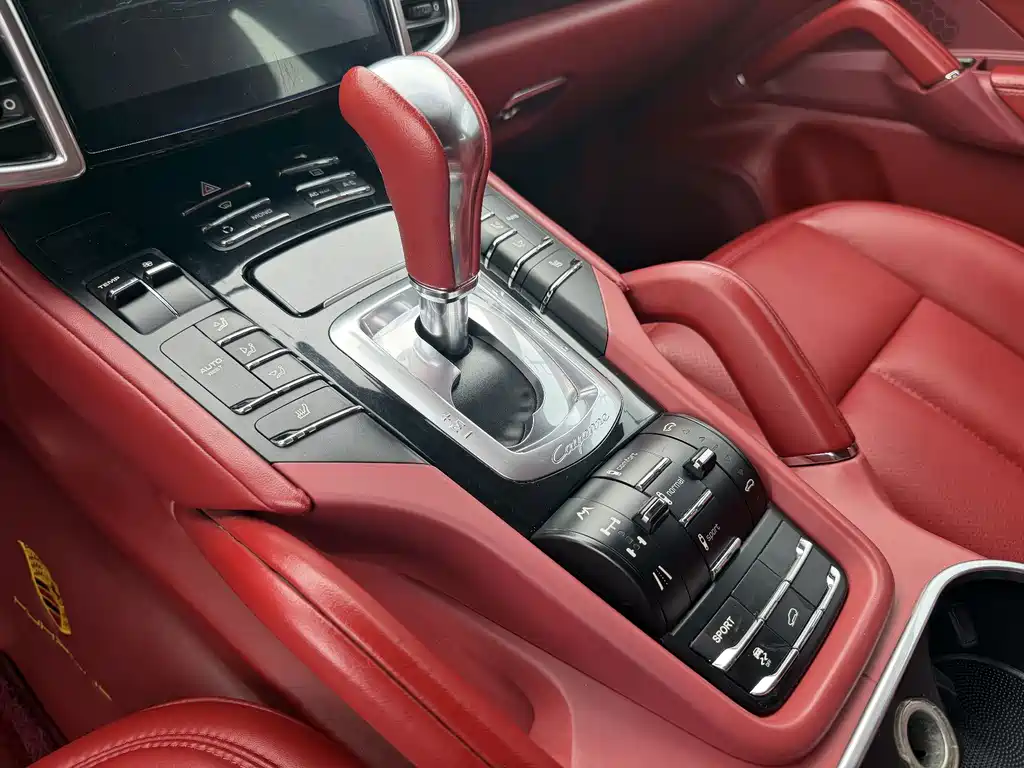 Porsche Cayenne — миниатюра 14