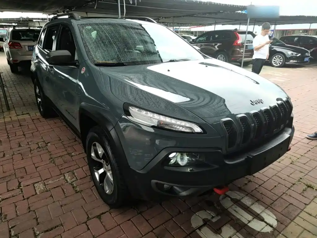 Jeep Cherokee (Import) — миниатюра 4